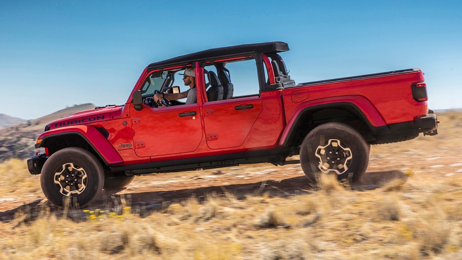 The Jeep Gladiator pickup’s doors are getting chopped in half … and that’s a good thing
