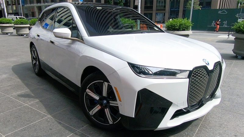 Review: The 2022 BMW iX electric SUV is so futuristic it can fix itself