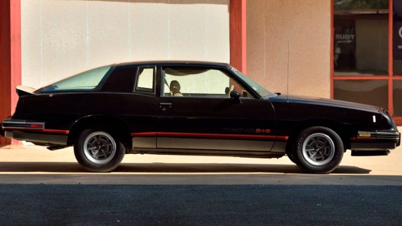 One-of-a-kind Pontiac Grand Prix NASCAR-style coupe up for auction
