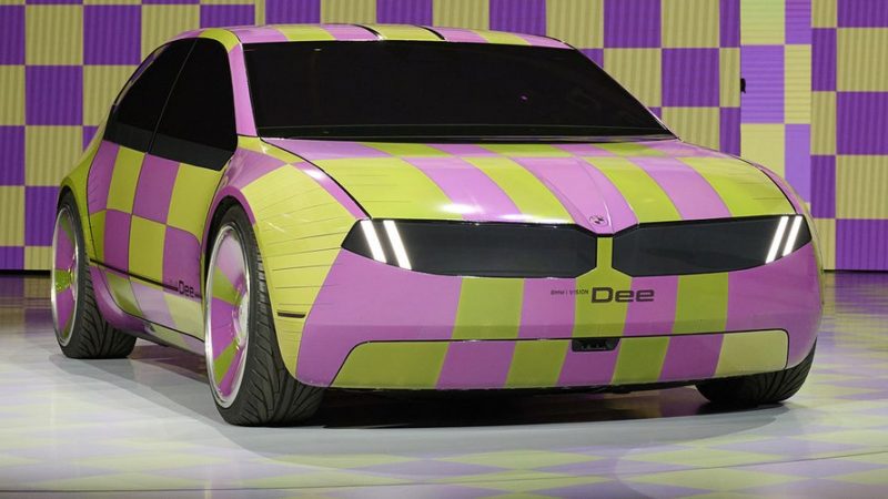 BMW’s ‘Dee’ is the color-changing car of the future