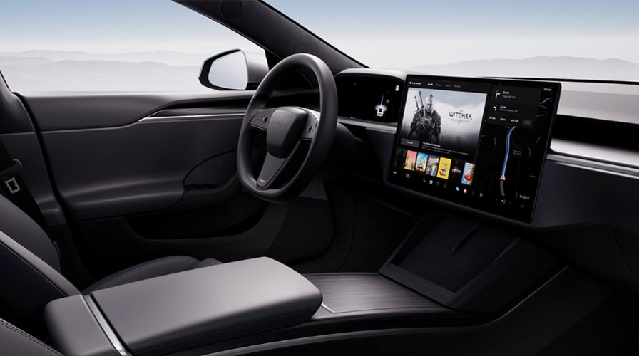 It’s no yoke: Tesla brings back round steering wheels